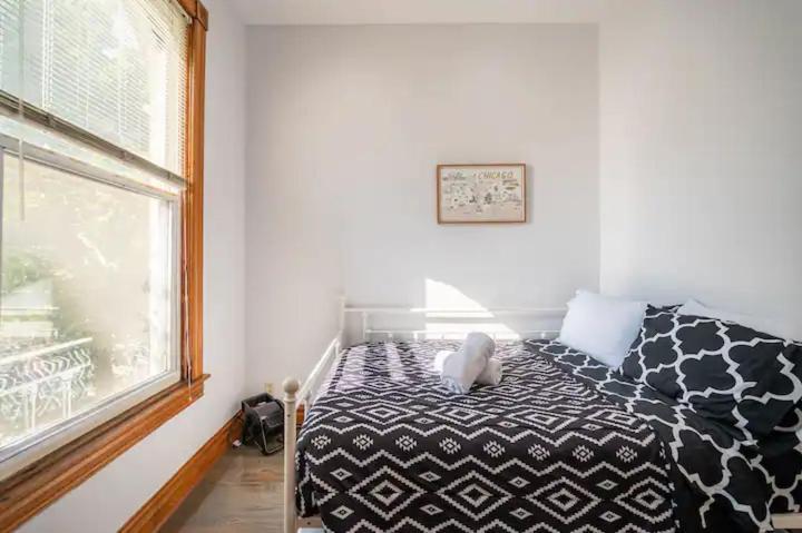 Lincoln Park 3 Bedroom Penthouse Чикаго Екстериор снимка