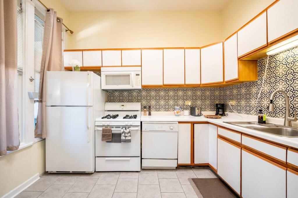 Lincoln Park 3 Bedroom Penthouse Чикаго Екстериор снимка